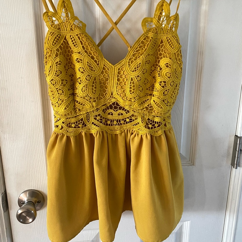 Never worn size medium!!